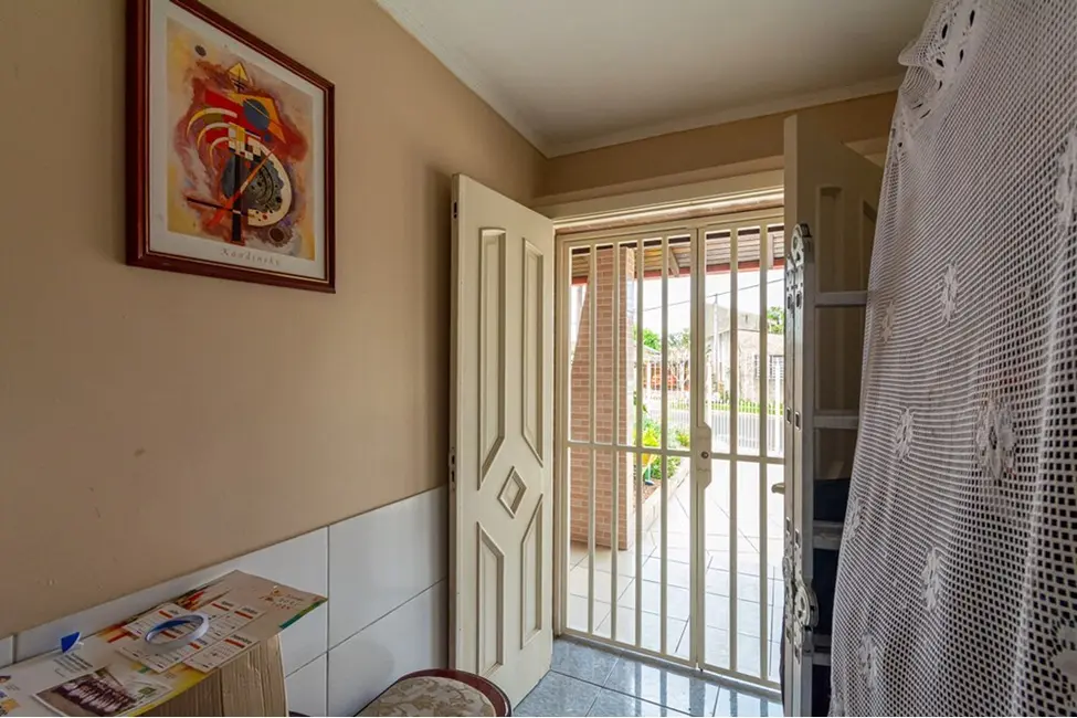 Casa com 4 quartos à venda, 172m2 em Estância Velha, Canoas - RS - imagem 7 Foto 7 de Casa com 4 quartos à venda, 172m2 em Estância Velha, Canoas - RS