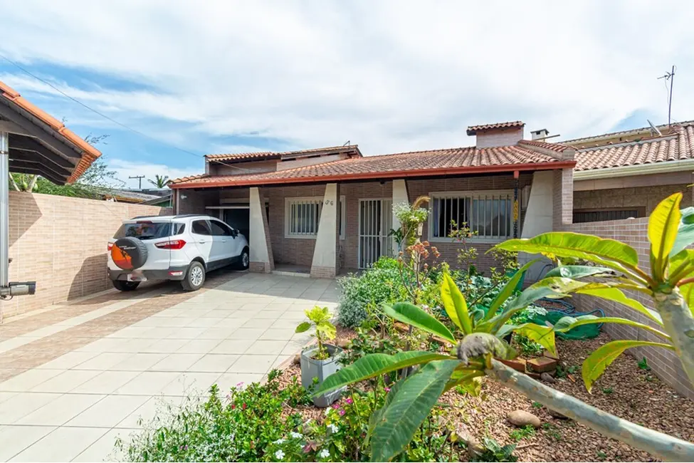 Casa com 4 quartos à venda, 172m2 em Estância Velha, Canoas - RS - imagem 3 Foto 3 de Casa com 4 quartos à venda, 172m2 em Estância Velha, Canoas - RS