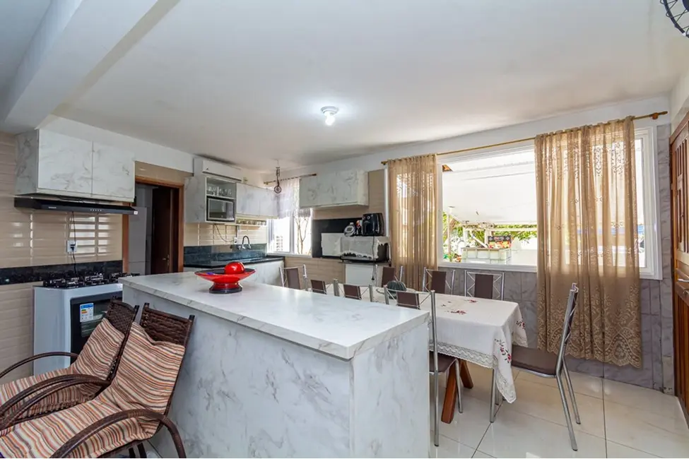 Foto 2 de Casa com 4 quartos à venda, 172m2 em Estância Velha, Canoas - RS