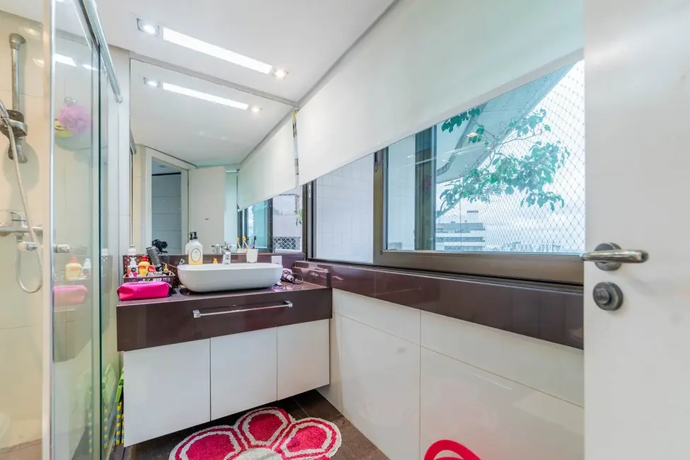 Apartamento com 4 quartos à venda, 266m2 em Petrópolis, Porto Alegre - RS - imagem 6 Foto 6 de Apartamento com 4 quartos à venda, 266m2 em Petrópolis, Porto Alegre - RS