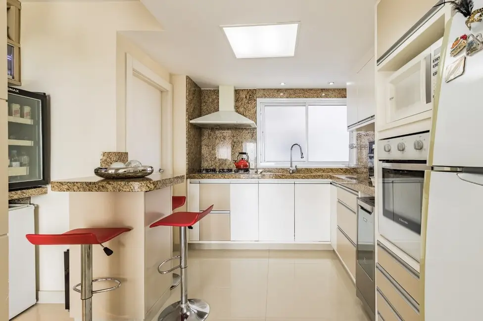 Apartamento com 3 quartos à venda, 125m2 em Jardim Europa, Porto Alegre - RS - imagem 5 Foto 5 de Apartamento com 3 quartos à venda, 125m2 em Jardim Europa, Porto Alegre - RS