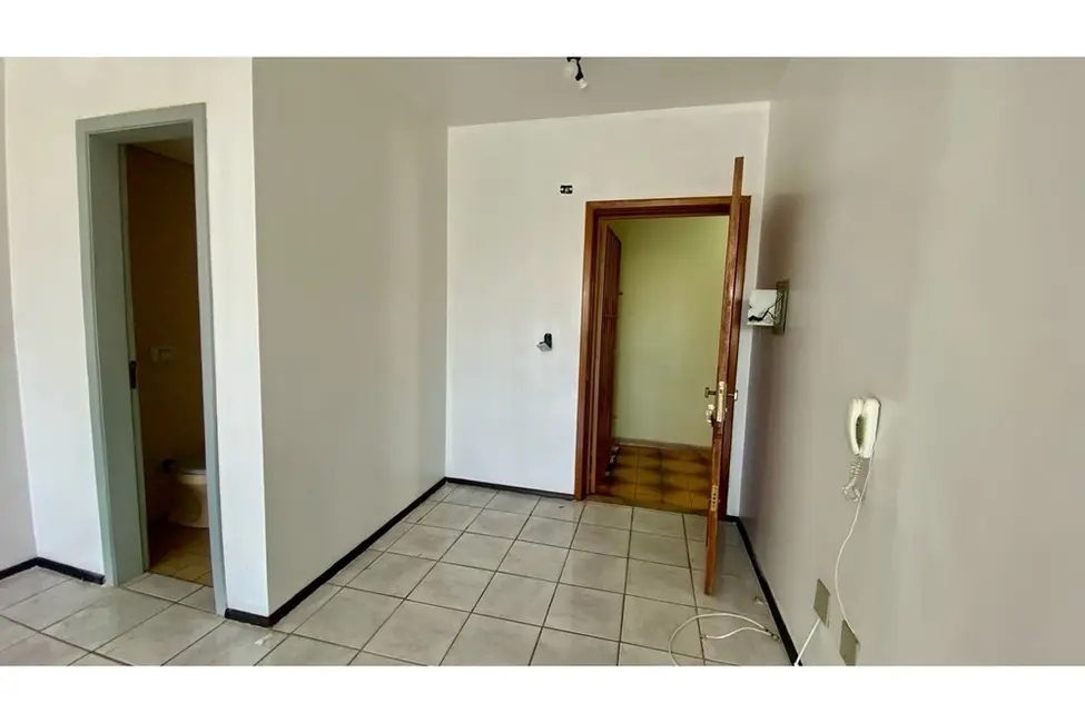 Sala Comercial à venda, 38m2 em Moinhos de Vento, Porto Alegre - RS - imagem 3 Foto 3 de Sala Comercial à venda, 38m2 em Moinhos de Vento, Porto Alegre - RS