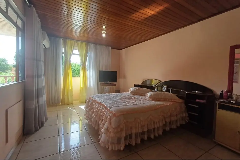 Foto 9 de Casa com 3 quartos à venda, 160m2 em Santa Maria Goretti, Porto Alegre - RS