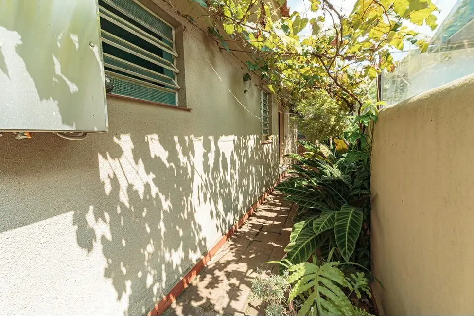 Casa com 3 quartos à venda, 186m2 em Passo da Areia, Porto Alegre - RS - imagem 2 Foto 2 de Casa com 3 quartos à venda, 186m2 em Passo da Areia, Porto Alegre - RS