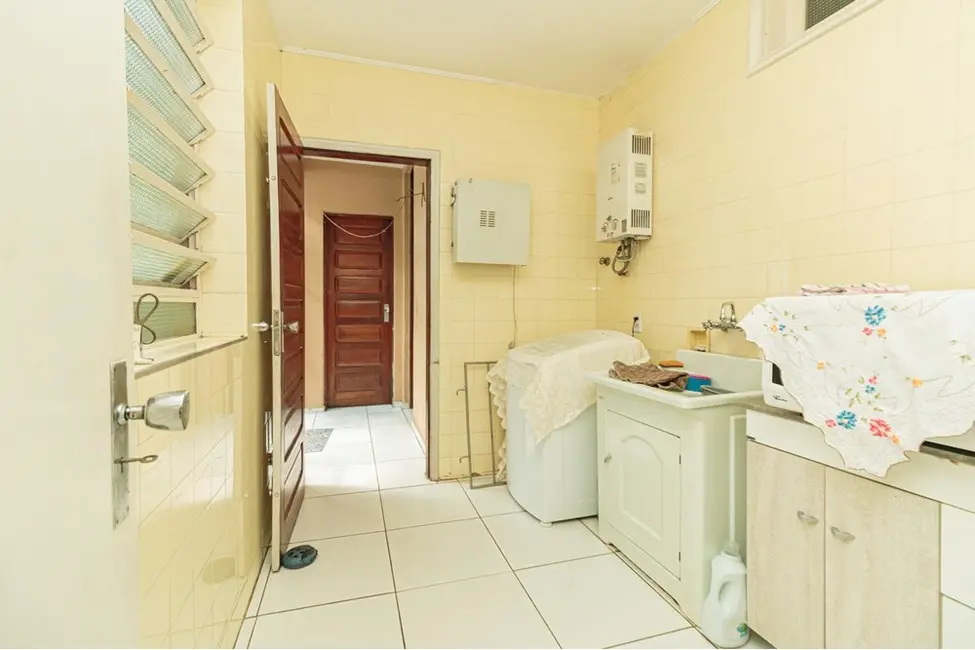 Casa com 3 quartos à venda, 186m2 em Passo da Areia, Porto Alegre - RS - imagem 6 Foto 6 de Casa com 3 quartos à venda, 186m2 em Passo da Areia, Porto Alegre - RS