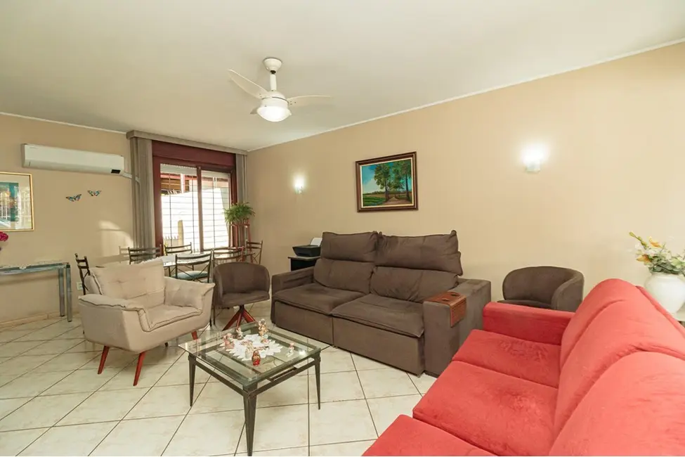 Foto 1 de Casa com 3 quartos à venda, 186m2 em Passo da Areia, Porto Alegre - RS