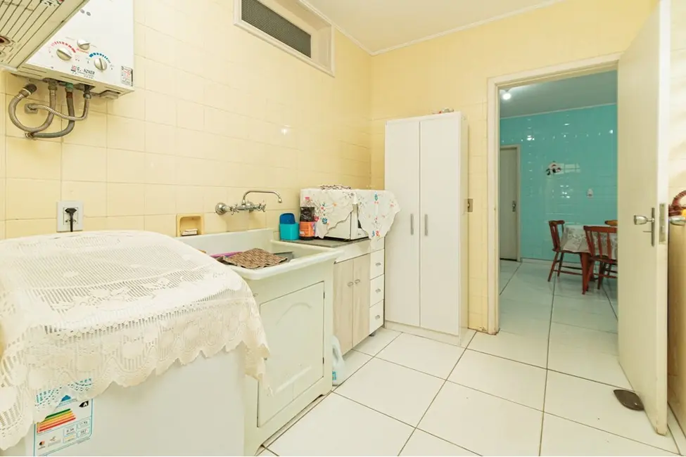 Casa com 3 quartos à venda, 186m2 em Passo da Areia, Porto Alegre - RS - imagem 7 Foto 7 de Casa com 3 quartos à venda, 186m2 em Passo da Areia, Porto Alegre - RS