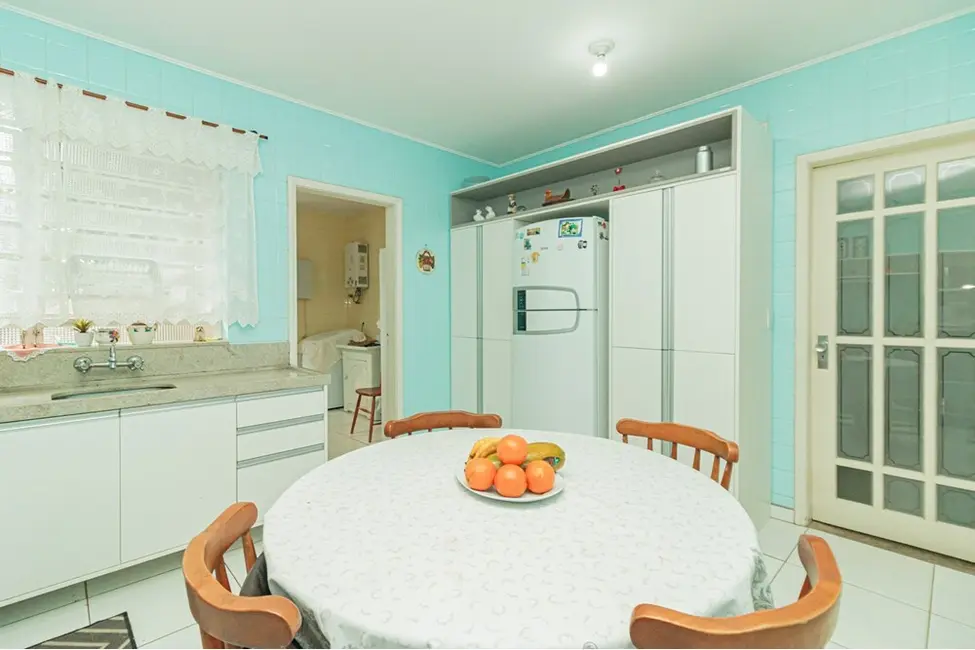Casa com 3 quartos à venda, 186m2 em Passo da Areia, Porto Alegre - RS - imagem 3 Foto 3 de Casa com 3 quartos à venda, 186m2 em Passo da Areia, Porto Alegre - RS