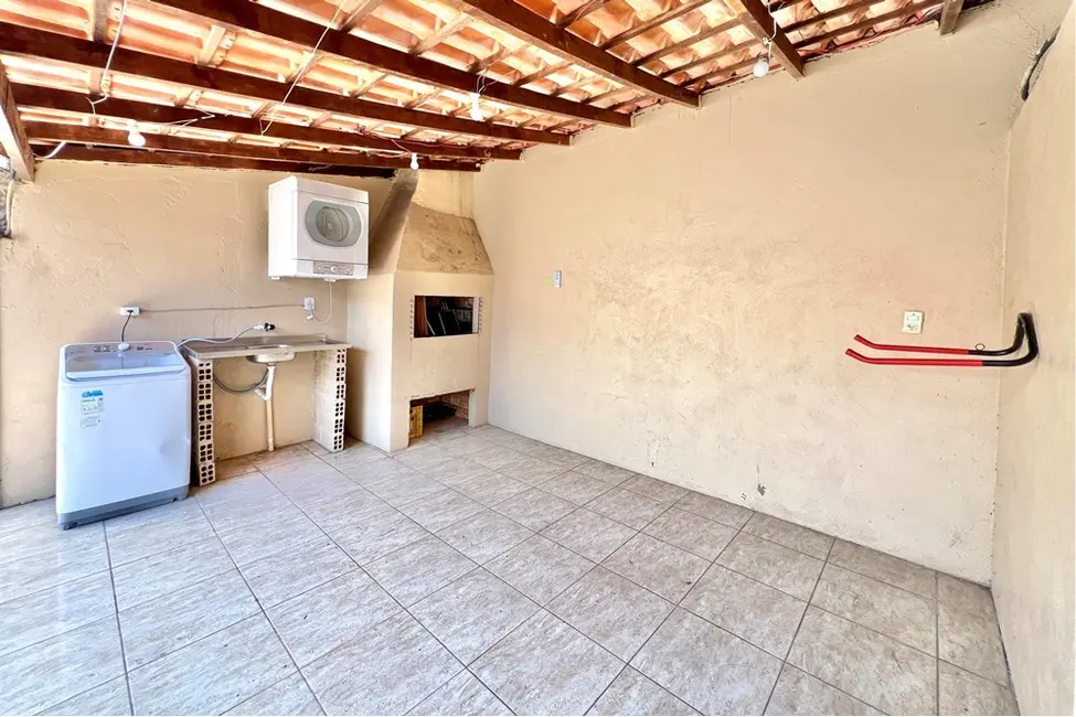 Casa com 2 quartos à venda, 56m2 em São José, Canoas - RS - imagem 5 Foto 5 de Casa com 2 quartos à venda, 56m2 em São José, Canoas - RS