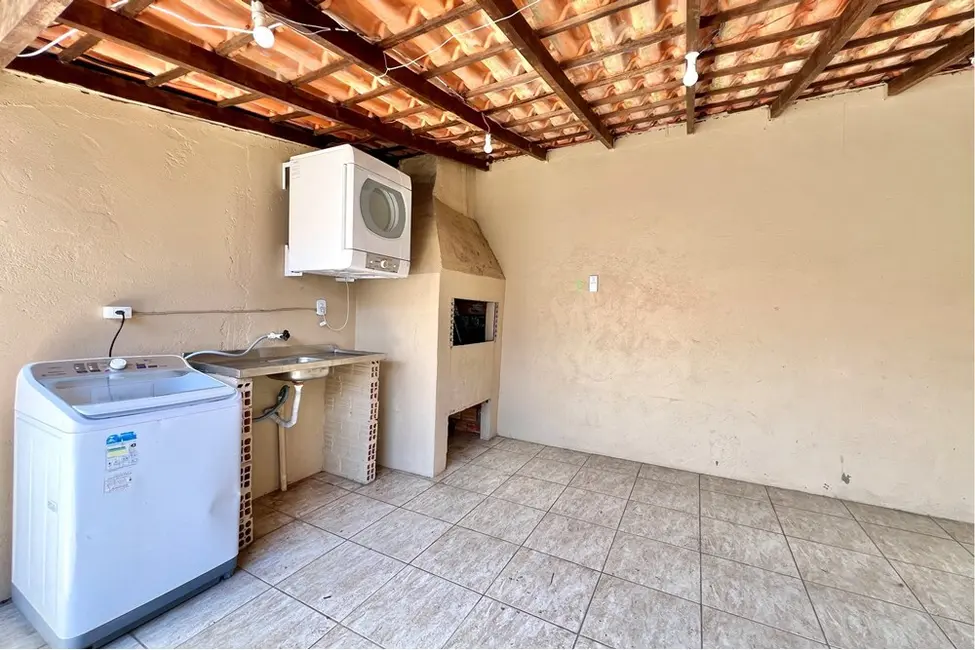 Casa com 2 quartos à venda, 56m2 em São José, Canoas - RS - imagem 4 Foto 4 de Casa com 2 quartos à venda, 56m2 em São José, Canoas - RS