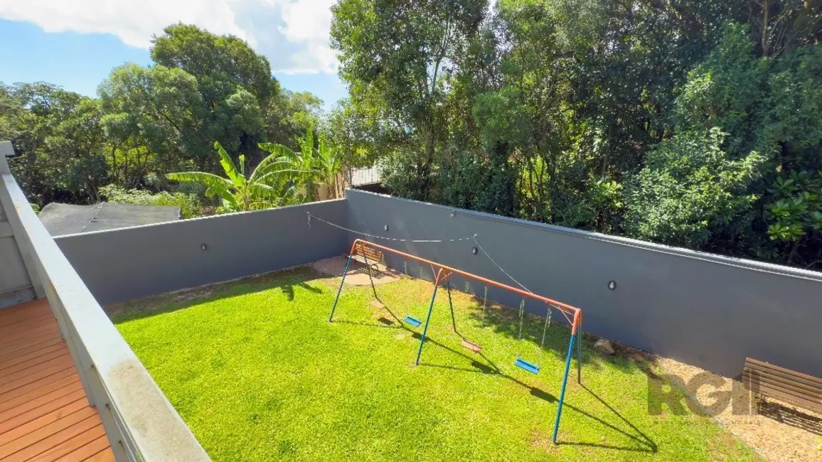 Foto 2 de Casa com 3 quartos à venda, 333m2 em Teresópolis, Porto Alegre - RS