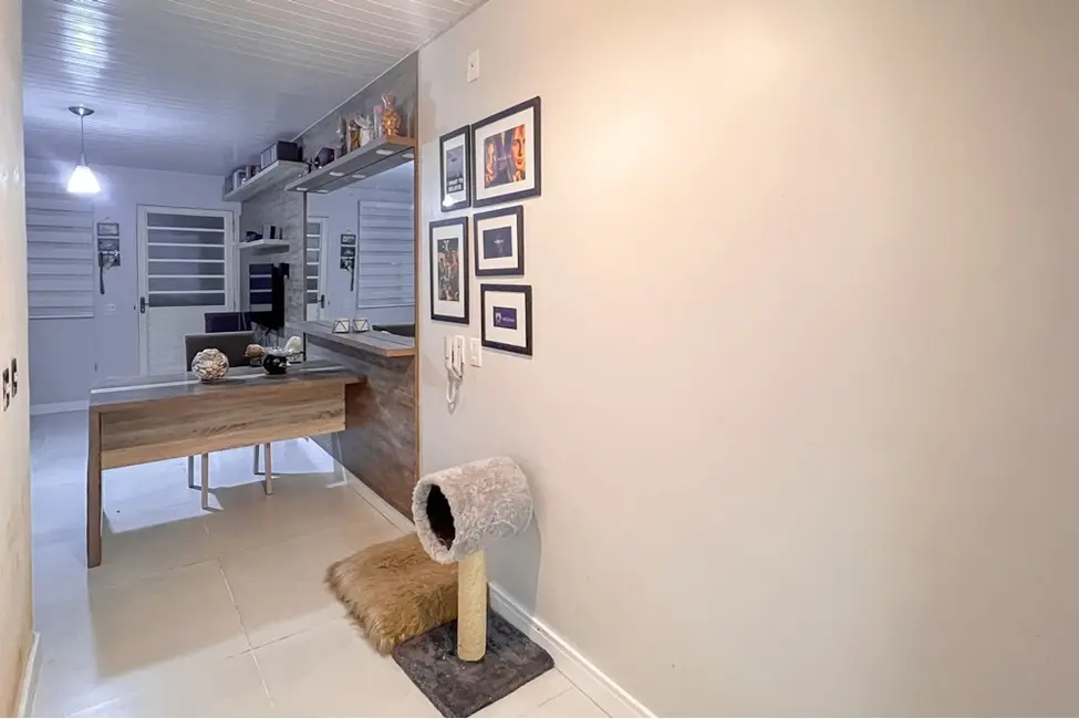 Casa de Condomínio com 2 quartos à venda, 49m2 em Mato Grande, Canoas - RS - imagem 9 Foto 9 de Casa de Condomínio com 2 quartos à venda, 49m2 em Mato Grande, Canoas - RS