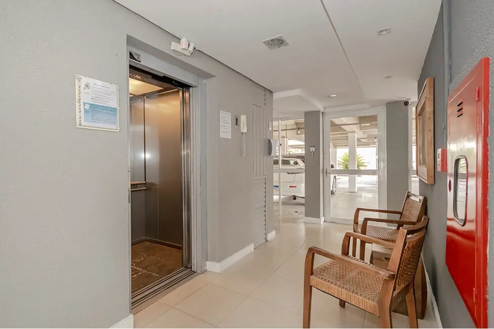 Apartamento com 2 quartos à venda, 48m2 em Teresópolis, Porto Alegre - RS - imagem 2 Foto 2 de Apartamento com 2 quartos à venda, 48m2 em Teresópolis, Porto Alegre - RS