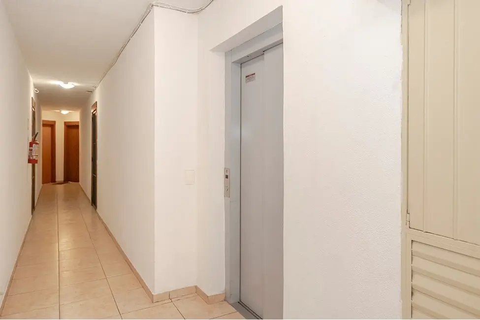 Apartamento com 2 quartos à venda, 48m2 em Teresópolis, Porto Alegre - RS - imagem 8 Foto 8 de Apartamento com 2 quartos à venda, 48m2 em Teresópolis, Porto Alegre - RS