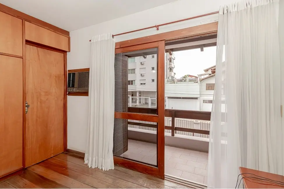 Casa com 4 quartos à venda, 388m2 em Jardim Itu, Porto Alegre - RS - imagem 4 Foto 4 de Casa com 4 quartos à venda, 388m2 em Jardim Itu, Porto Alegre - RS