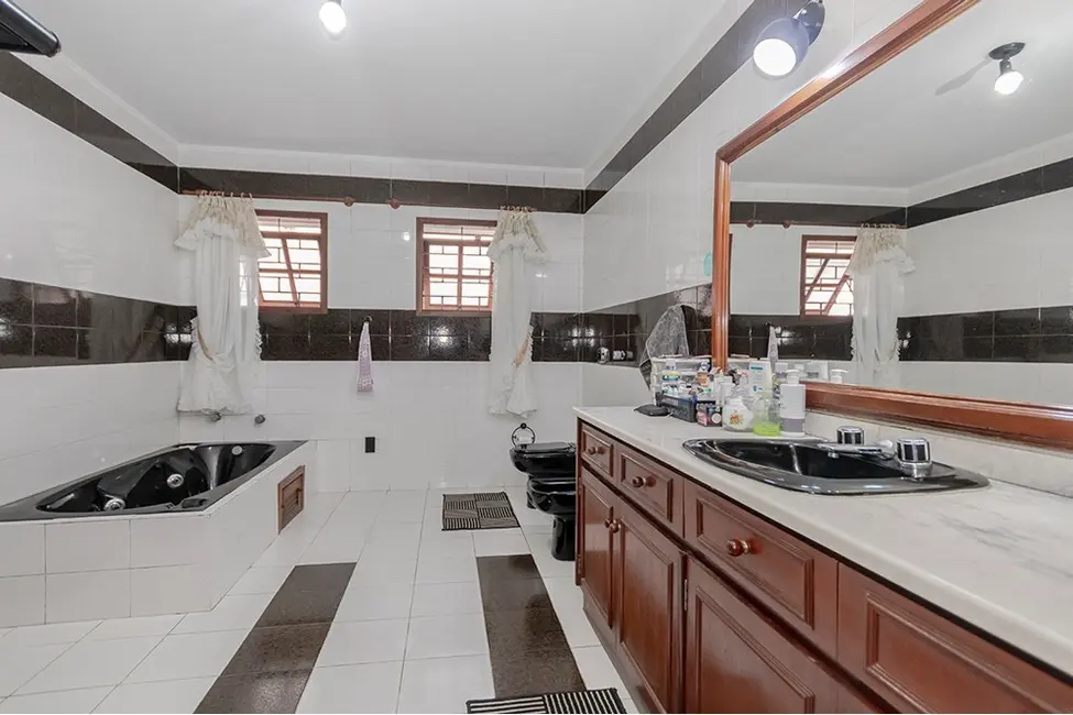 Casa com 4 quartos à venda, 388m2 em Jardim Itu, Porto Alegre - RS - imagem 8 Foto 8 de Casa com 4 quartos à venda, 388m2 em Jardim Itu, Porto Alegre - RS