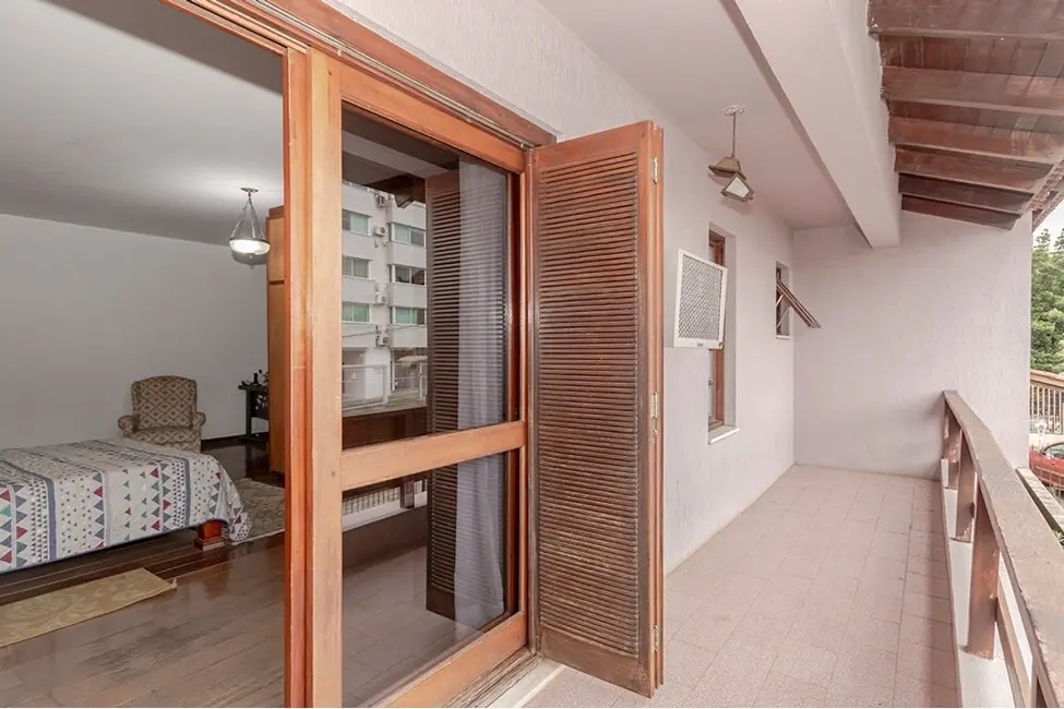 Casa com 4 quartos à venda, 388m2 em Jardim Itu, Porto Alegre - RS - imagem 5 Foto 5 de Casa com 4 quartos à venda, 388m2 em Jardim Itu, Porto Alegre - RS