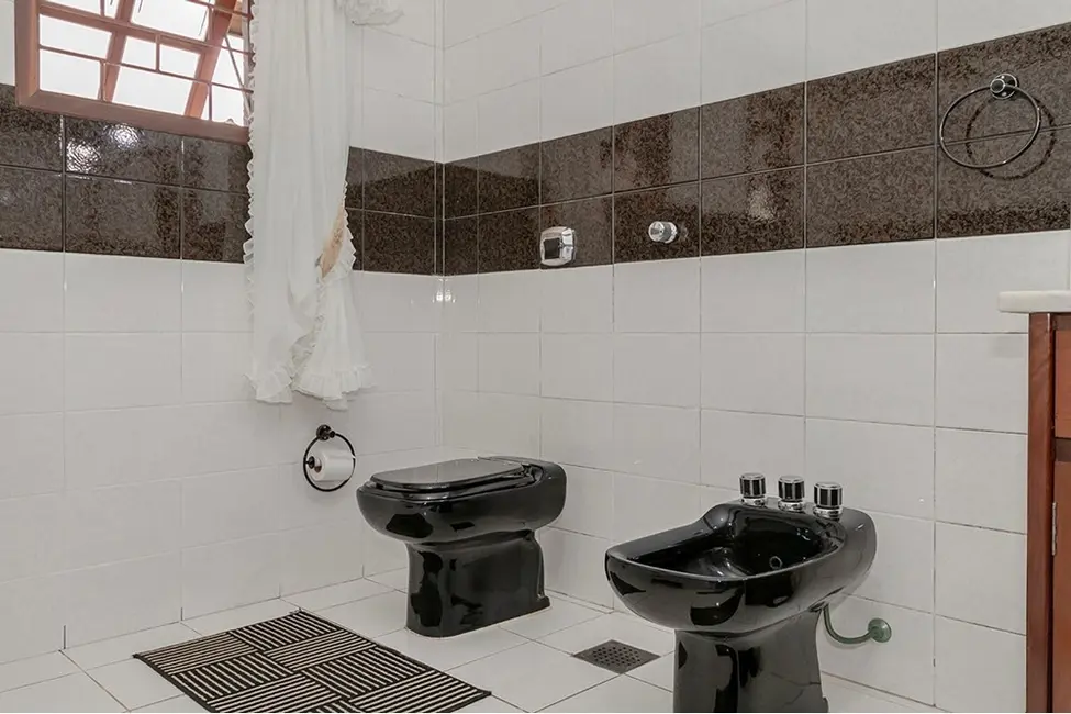 Casa com 4 quartos à venda, 388m2 em Jardim Itu, Porto Alegre - RS - imagem 9 Foto 9 de Casa com 4 quartos à venda, 388m2 em Jardim Itu, Porto Alegre - RS