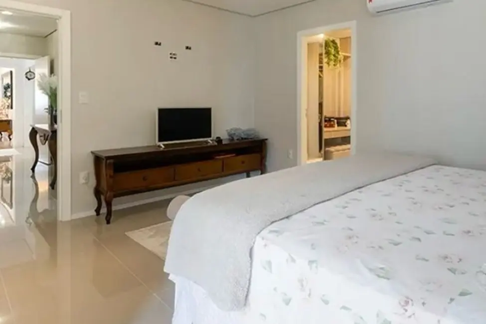 Apartamento com 4 quartos à venda, 238m2 em Centro, Itajai - SC - imagem 9 Foto 9 de Apartamento com 4 quartos à venda, 238m2 em Centro, Itajai - SC