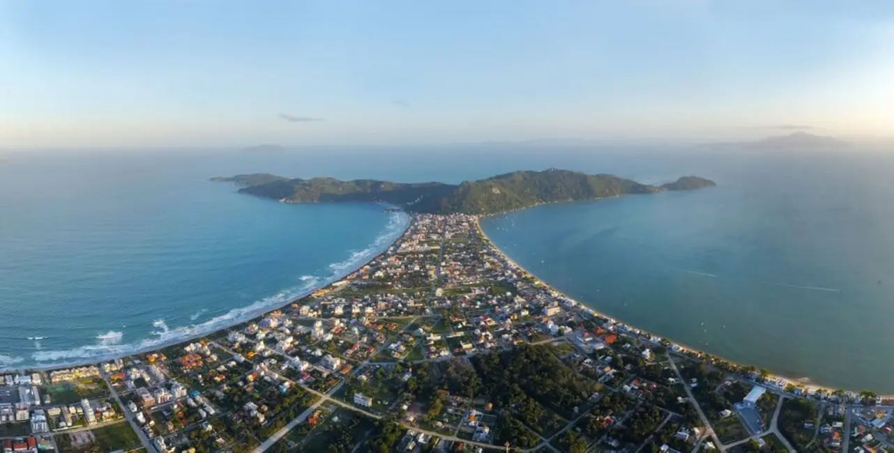 Foto 3 de Apartamento com 2 quartos à venda, 72m2 em Bombinhas - SC