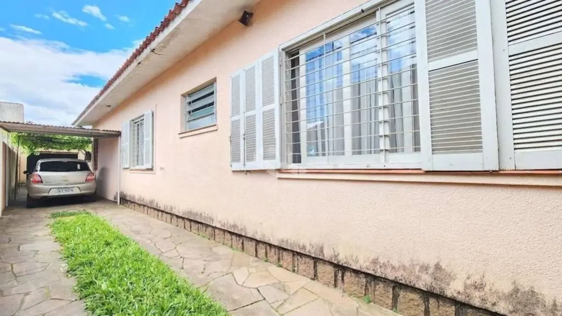 Casa com 3 quartos à venda, 155m2 em Vila Ipiranga, Porto Alegre - RS - imagem 3 Foto 3 de Casa com 3 quartos à venda, 155m2 em Vila Ipiranga, Porto Alegre - RS