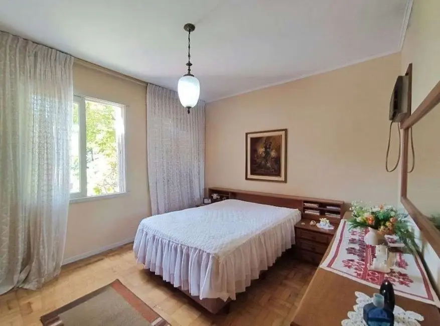 Casa com 3 quartos à venda, 155m2 em Vila Ipiranga, Porto Alegre - RS - imagem 7 Foto 7 de Casa com 3 quartos à venda, 155m2 em Vila Ipiranga, Porto Alegre - RS