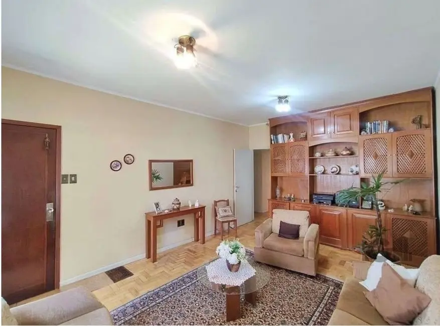 Casa com 3 quartos à venda, 155m2 em Vila Ipiranga, Porto Alegre - RS - imagem 6 Foto 6 de Casa com 3 quartos à venda, 155m2 em Vila Ipiranga, Porto Alegre - RS