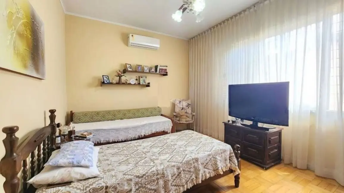 Casa com 3 quartos à venda, 155m2 em Vila Ipiranga, Porto Alegre - RS - imagem 8 Foto 8 de Casa com 3 quartos à venda, 155m2 em Vila Ipiranga, Porto Alegre - RS