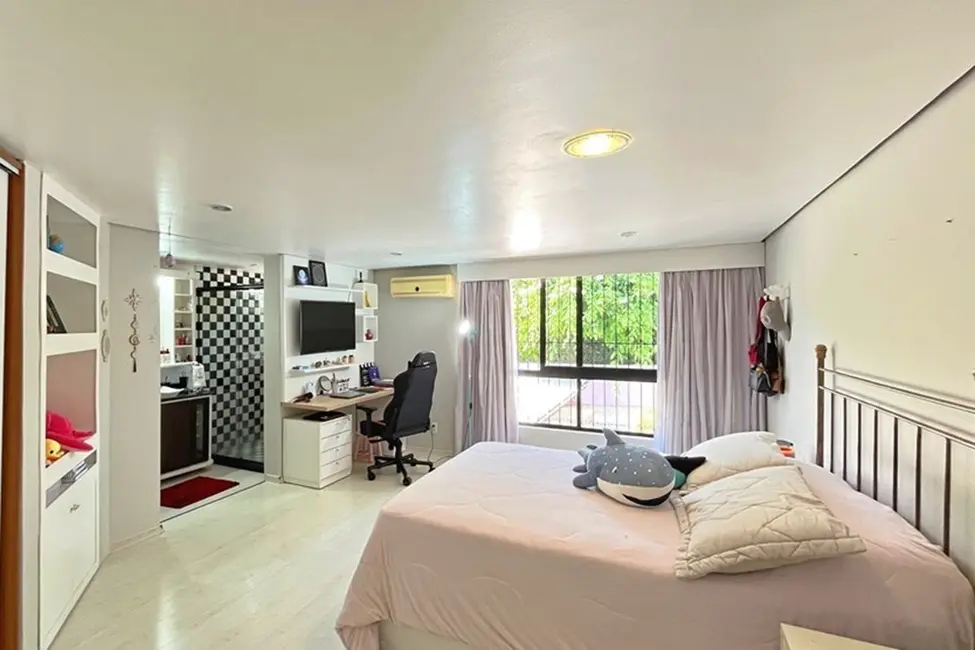 Foto 2 de Casa com 3 quartos à venda, 395m2 em Espírito Santo, Porto Alegre - RS