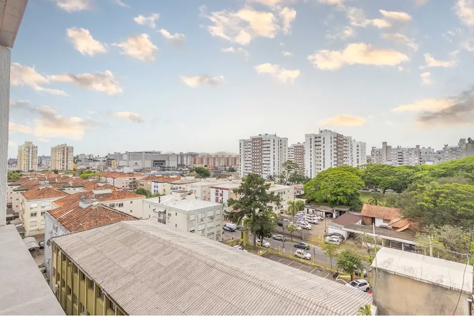 Apartamento com 2 quartos à venda, 64m2 em Passo da Areia, Porto Alegre - RS - imagem 9 Foto 9 de Apartamento com 2 quartos à venda, 64m2 em Passo da Areia, Porto Alegre - RS