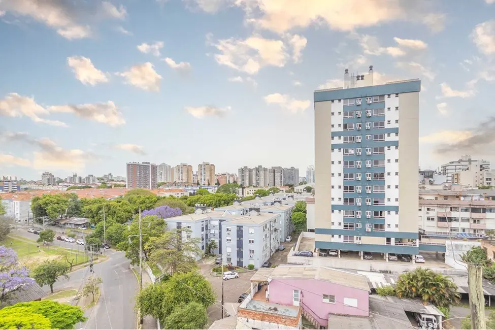 Apartamento com 2 quartos à venda, 64m2 em Passo da Areia, Porto Alegre - RS - imagem 8 Foto 8 de Apartamento com 2 quartos à venda, 64m2 em Passo da Areia, Porto Alegre - RS