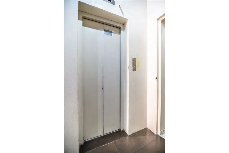 Sala Comercial à venda, 53m2 em Centro Histórico, Porto Alegre - RS - imagem 4 Foto 4 de Sala Comercial à venda, 53m2 em Centro Histórico, Porto Alegre - RS