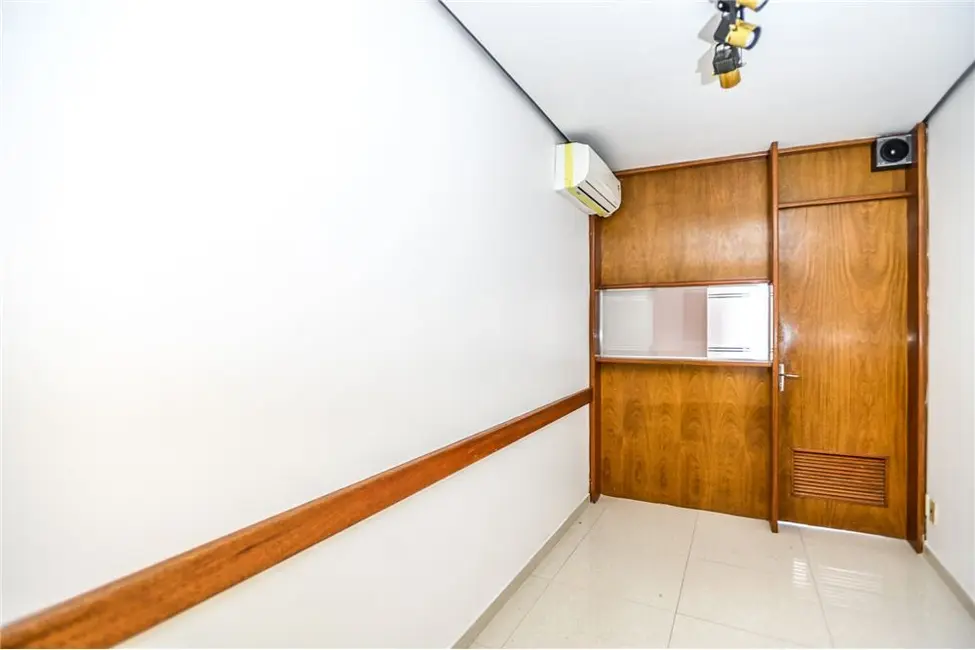 Sala Comercial à venda, 53m2 em Centro Histórico, Porto Alegre - RS - imagem 8 Foto 8 de Sala Comercial à venda, 53m2 em Centro Histórico, Porto Alegre - RS