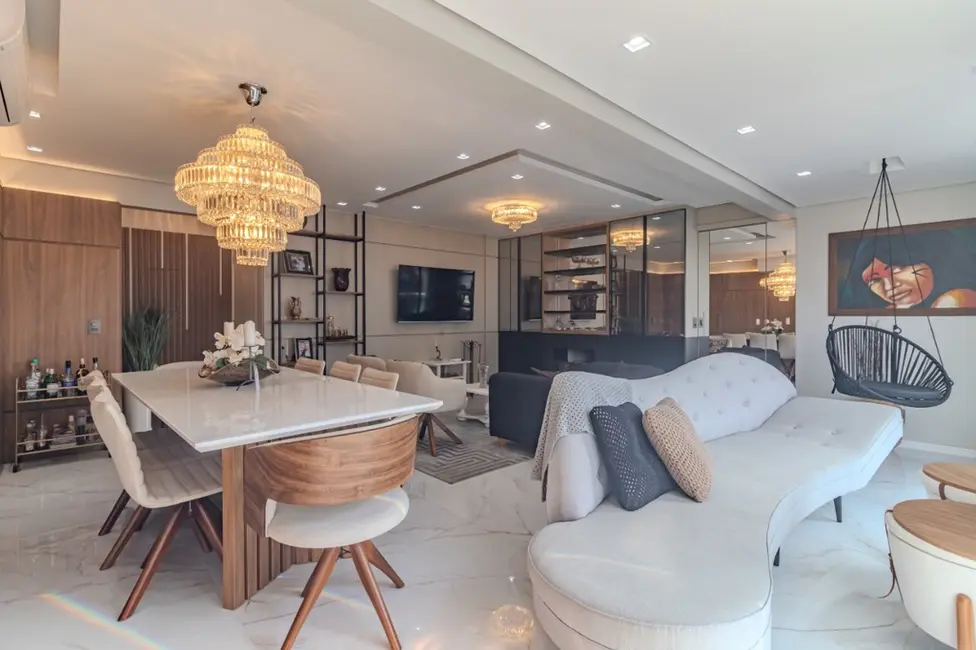 Apartamento com 3 quartos à venda, 127m2 em Porto Alegre - RS - imagem 1 Foto 1 de Apartamento com 3 quartos à venda, 127m2 em Porto Alegre - RS