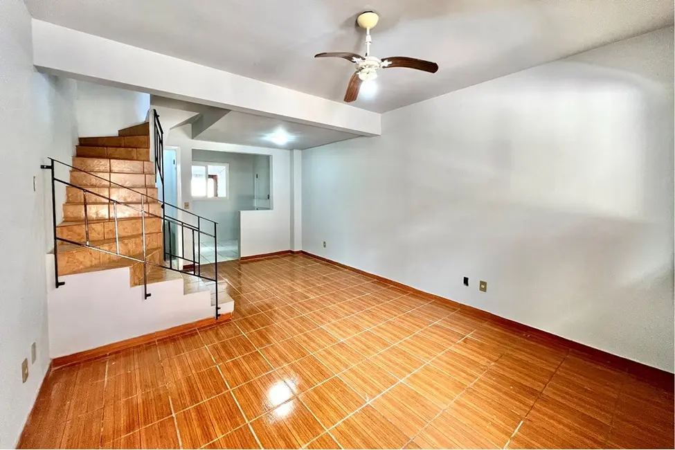 Casa com 2 quartos à venda, 103m2 em Rio Branco, Canoas - RS - imagem 1 Foto 1 de Casa com 2 quartos à venda, 103m2 em Rio Branco, Canoas - RS