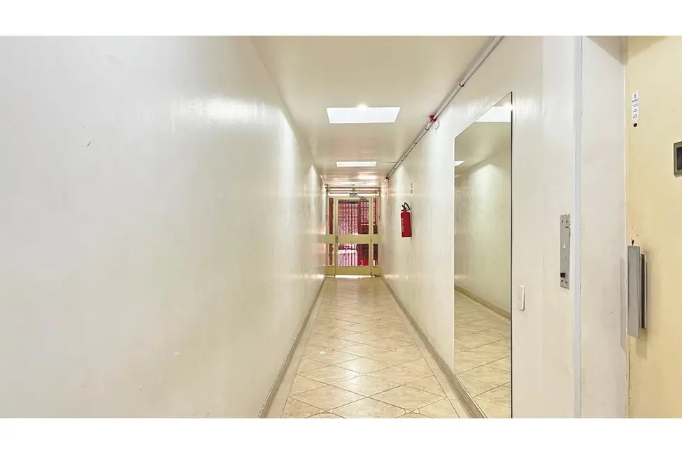 Apartamento com 1 quarto à venda, 47m2 em Centro Histórico, Porto Alegre - RS - imagem 2 Foto 2 de Apartamento com 1 quarto à venda, 47m2 em Centro Histórico, Porto Alegre - RS