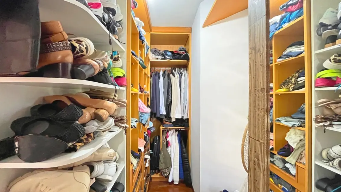 Casa com 3 quartos à venda, 172m2 em Teresópolis, Porto Alegre - RS - imagem 3 Foto 3 de Casa com 3 quartos à venda, 172m2 em Teresópolis, Porto Alegre - RS