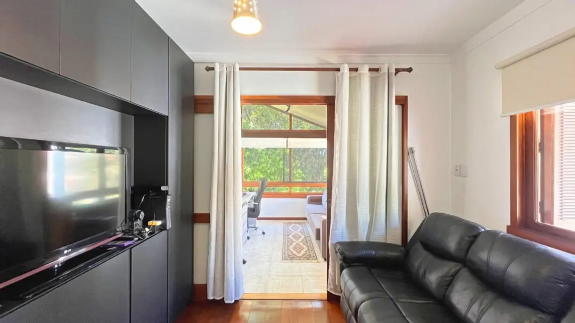 Casa com 3 quartos à venda, 172m2 em Teresópolis, Porto Alegre - RS - imagem 7 Foto 7 de Casa com 3 quartos à venda, 172m2 em Teresópolis, Porto Alegre - RS