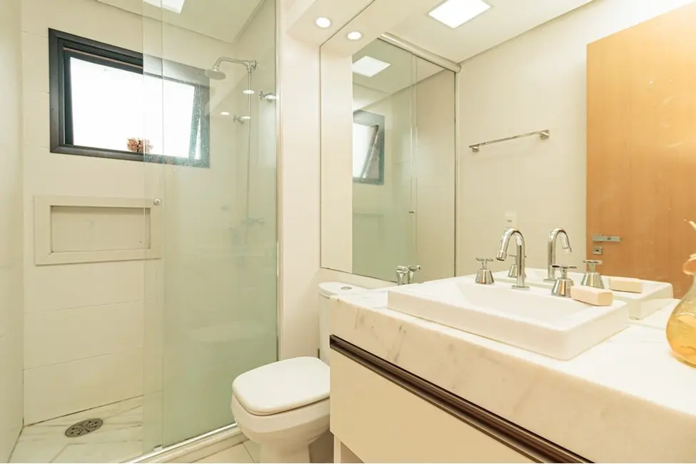 Apartamento com 3 quartos à venda, 103m2 em Passo da Areia, Porto Alegre - RS - imagem 6 Foto 6 de Apartamento com 3 quartos à venda, 103m2 em Passo da Areia, Porto Alegre - RS