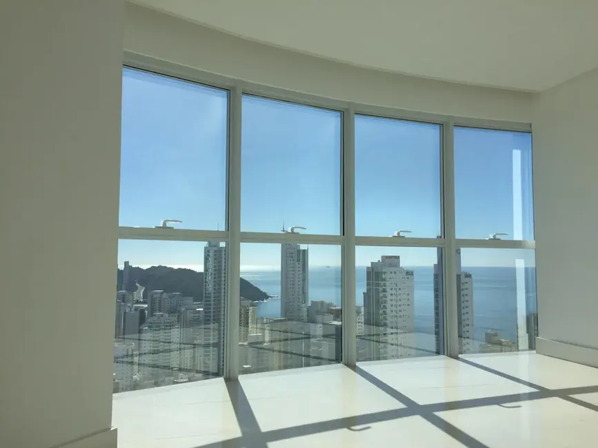 Apartamento com 3 quartos à venda, 128m2 em Centro, Balneario Camboriu - SC - imagem 6 Foto 6 de Apartamento com 3 quartos à venda, 128m2 em Centro, Balneario Camboriu - SC