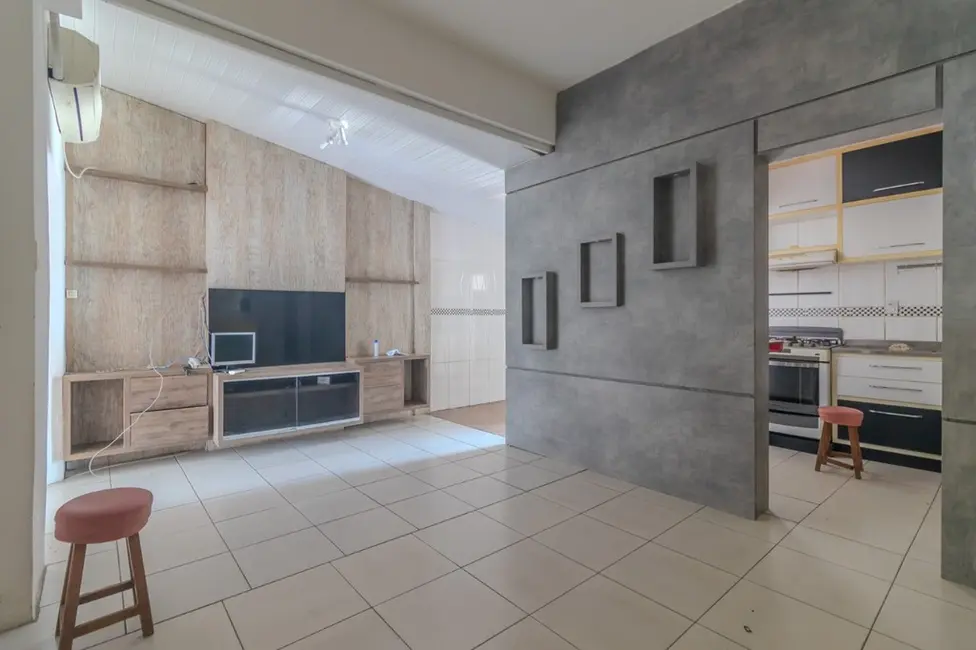 Foto 1 de Casa com 3 quartos à venda, 160m2 em Floresta, Porto Alegre - RS