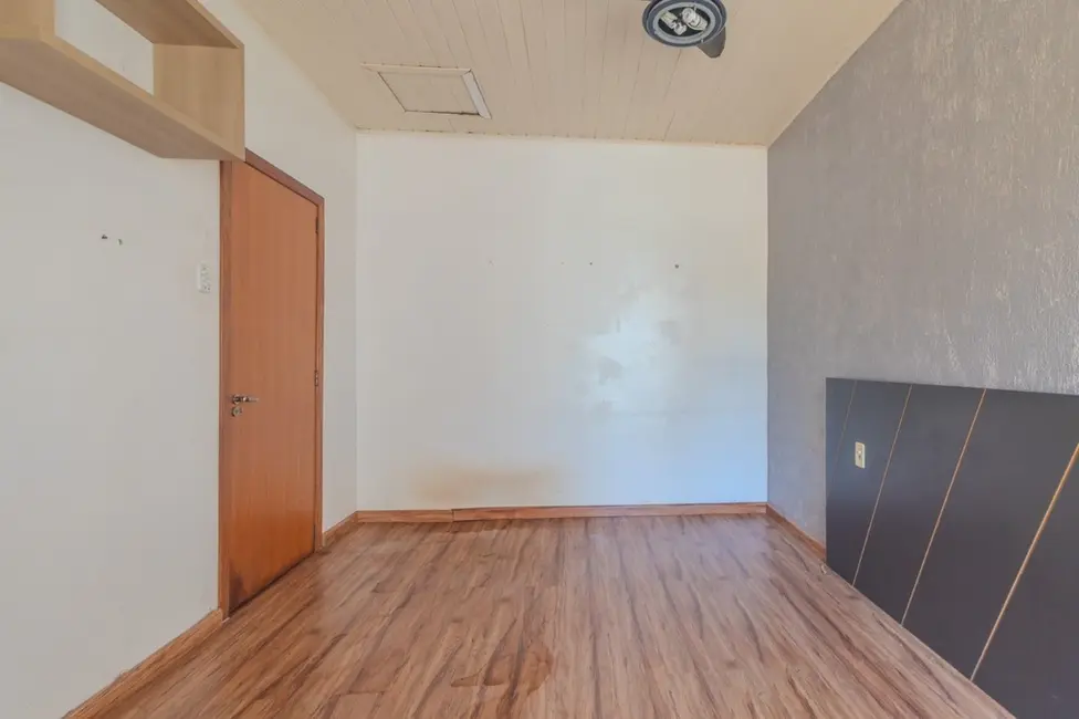 Casa com 3 quartos à venda, 160m2 em Floresta, Porto Alegre - RS - imagem 3 Foto 3 de Casa com 3 quartos à venda, 160m2 em Floresta, Porto Alegre - RS