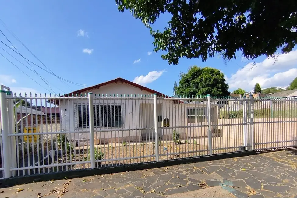 Foto 2 de Casa com 4 quartos à venda, 75m2 em Nossa Senhora das Graças, Canoas - RS