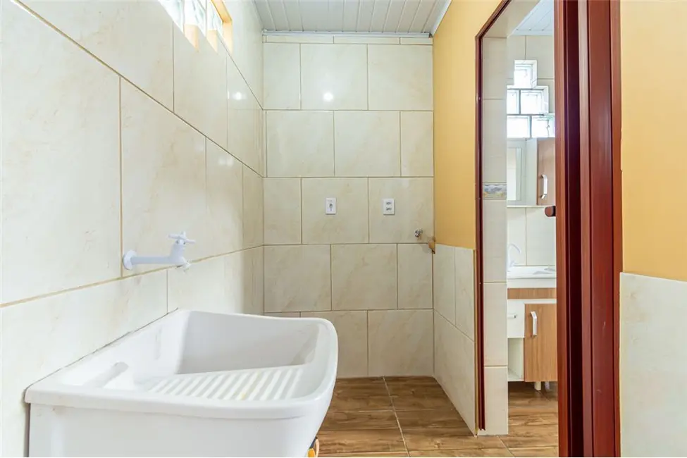 Casa com 2 quartos à venda, 94m2 em São José, Canoas - RS - imagem 3 Foto 3 de Casa com 2 quartos à venda, 94m2 em São José, Canoas - RS