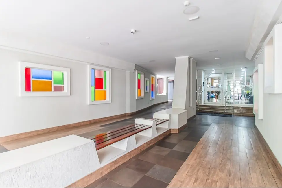 Apartamento com 3 quartos à venda, 109m2 em Centro Histórico, Porto Alegre - RS - imagem 5 Foto 5 de Apartamento com 3 quartos à venda, 109m2 em Centro Histórico, Porto Alegre - RS