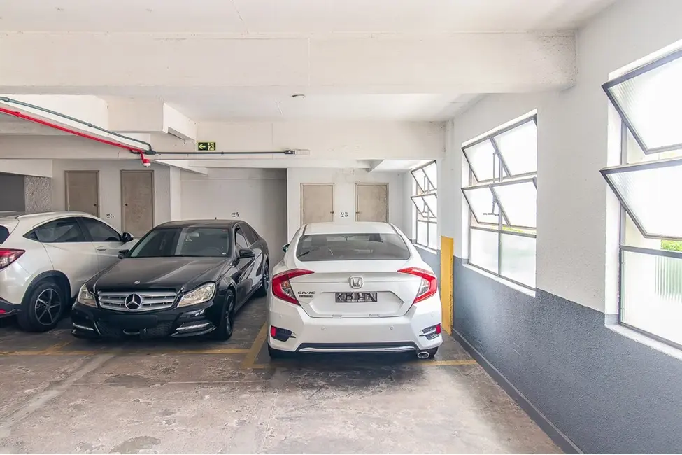 Apartamento com 3 quartos à venda, 109m2 em Centro Histórico, Porto Alegre - RS - imagem 8 Foto 8 de Apartamento com 3 quartos à venda, 109m2 em Centro Histórico, Porto Alegre - RS