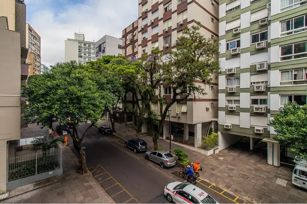 Apartamento com 3 quartos à venda, 109m2 em Centro Histórico, Porto Alegre - RS - imagem 9 Foto 9 de Apartamento com 3 quartos à venda, 109m2 em Centro Histórico, Porto Alegre - RS