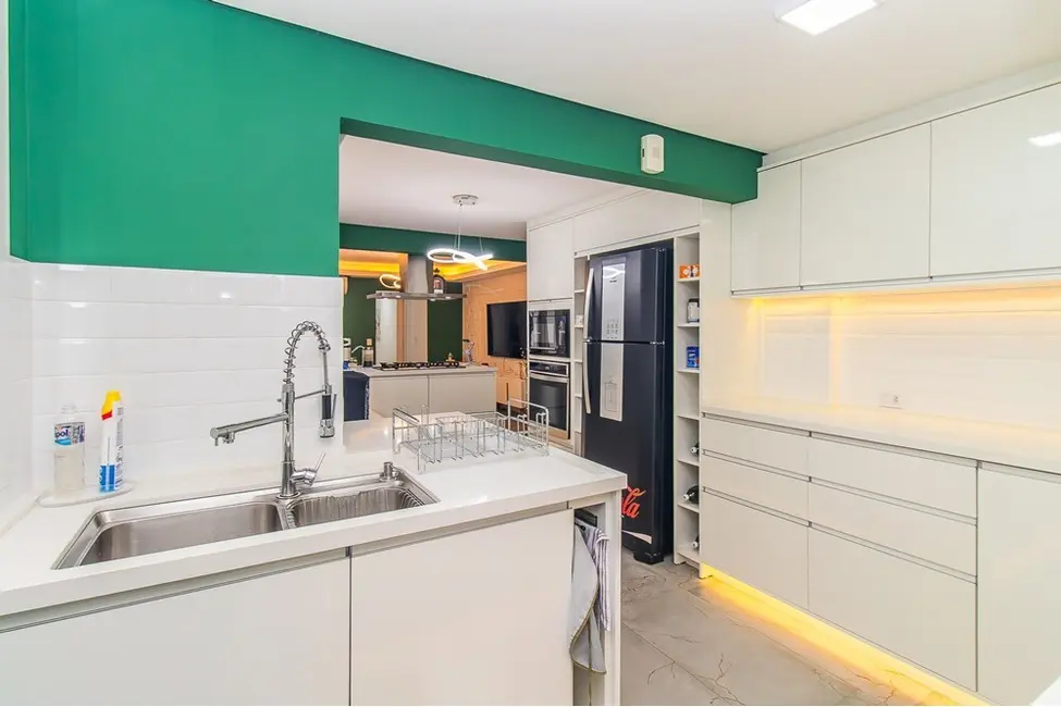 Apartamento com 3 quartos à venda, 109m2 em Centro Histórico, Porto Alegre - RS - imagem 2 Foto 2 de Apartamento com 3 quartos à venda, 109m2 em Centro Histórico, Porto Alegre - RS