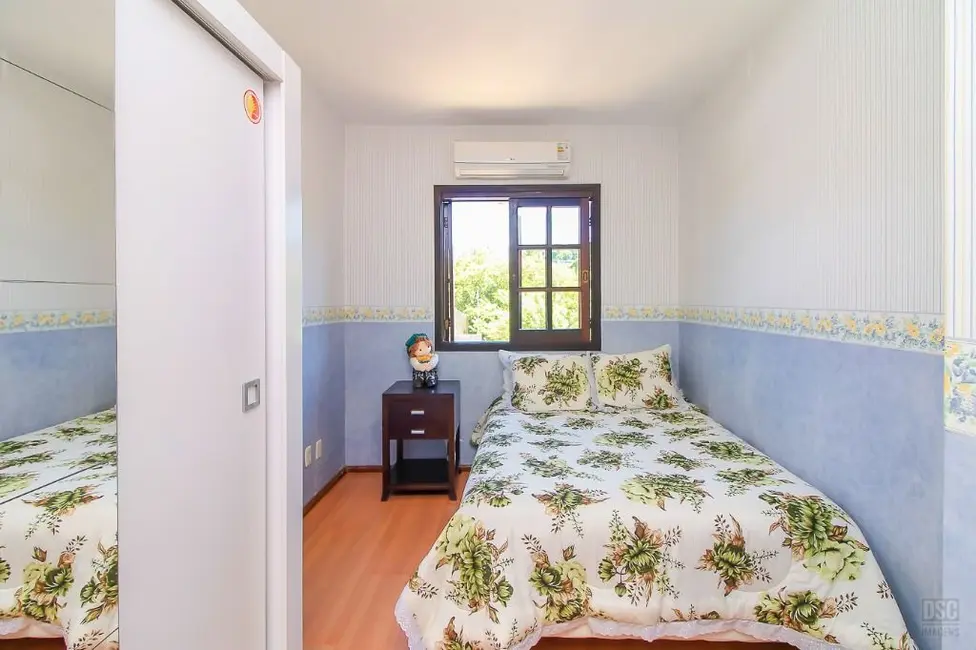 Casa com 3 quartos à venda, 198m2 em Cavalhada, Porto Alegre - RS - imagem 4 Foto 4 de Casa com 3 quartos à venda, 198m2 em Cavalhada, Porto Alegre - RS