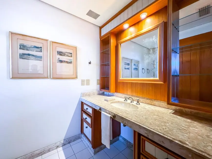 Apartamento com 3 quartos à venda, 247m2 em Boa Vista, Porto Alegre - RS - imagem 6 Foto 6 de Apartamento com 3 quartos à venda, 247m2 em Boa Vista, Porto Alegre - RS